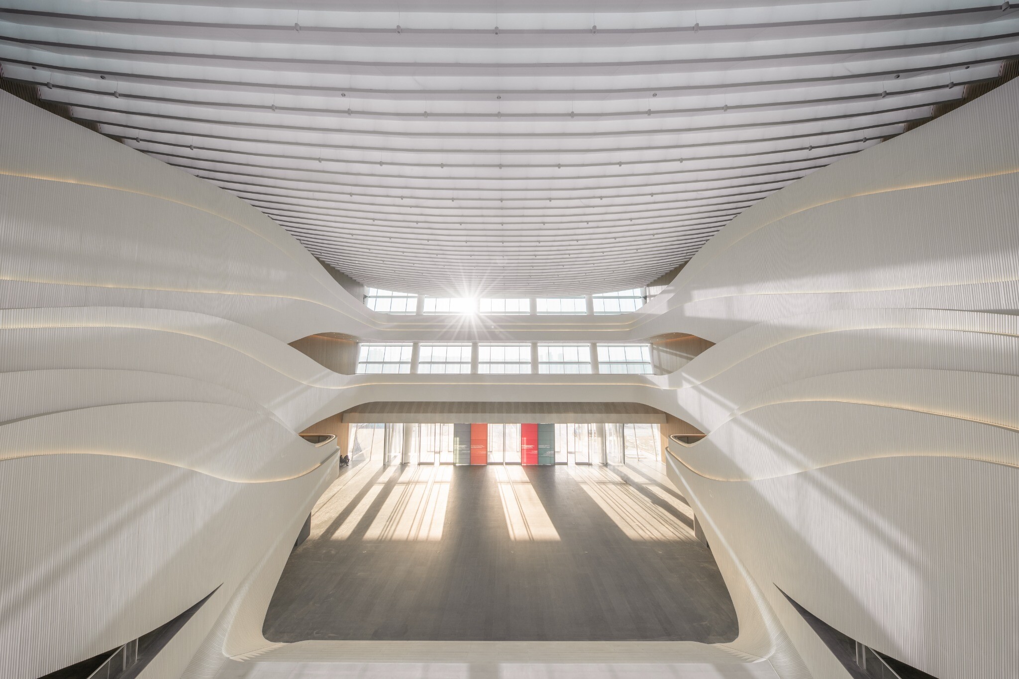 Rendering of the wing-like balconies and exhibition route, showing how the side balconies connect different galleries and form a continuous visitor path.